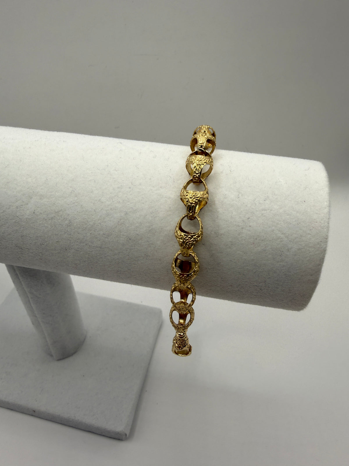 8MM ACORN 9CT GOLD BRACELET