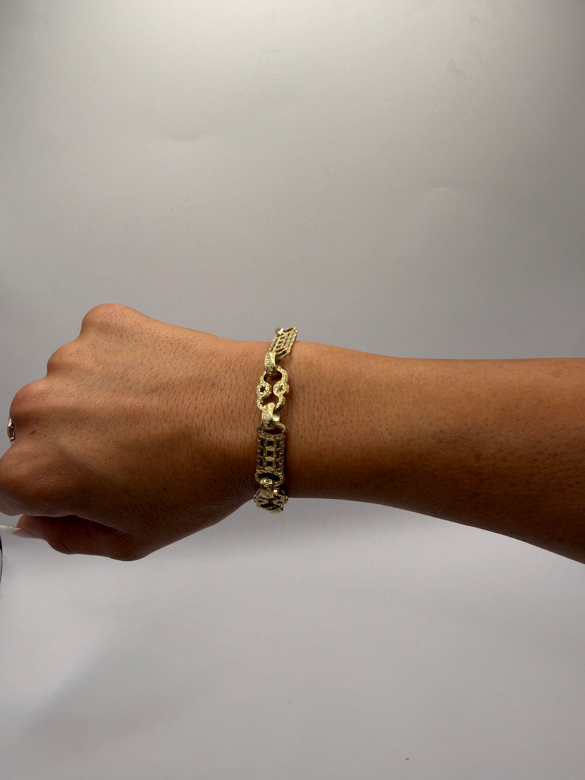 11MM STARS & BARS 9CT GOLD BRACELET